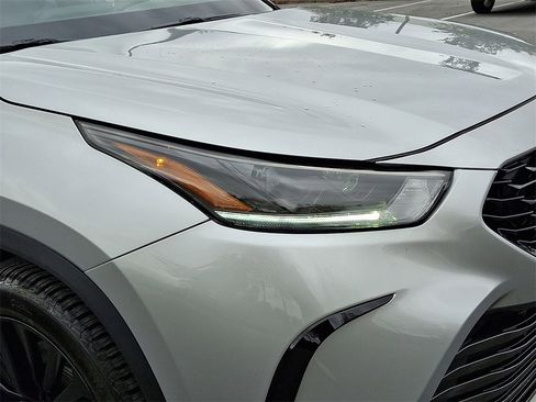 Used 2023 Toyota Highlander XSE image 11