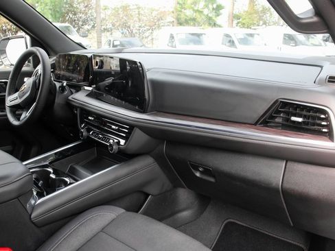 Used 2025 Chevrolet Suburban LS image 37