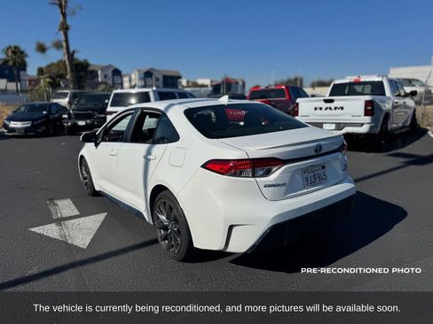 Used 2024 Toyota Corolla SE FWD image 3