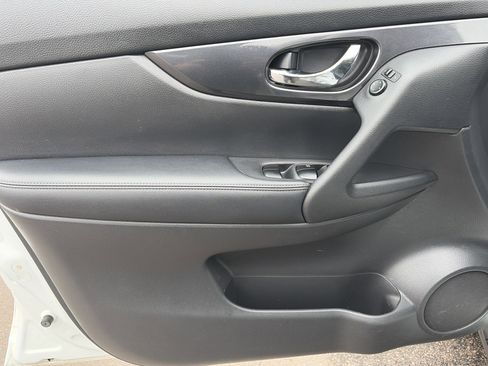 Used 2017 Nissan Rogue SV w/ SV Premium Package AWD/4WD image 12