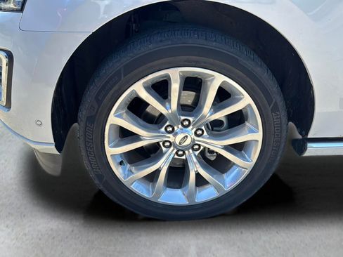 Used 2019 Ford Expedition Max Platinum image 21