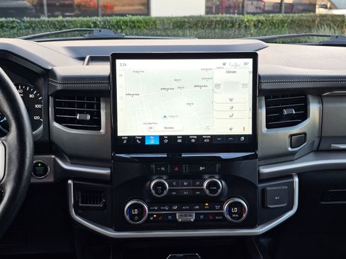 Used 2024 Ford Expedition Max XLT image 25