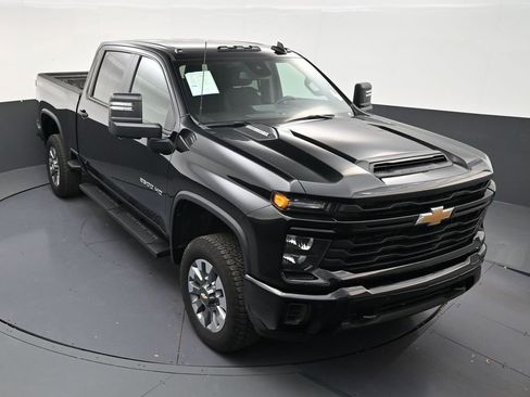 Used 2025 Chevrolet Silverado 2500 Custom w/ Custom Value Package AWD/4WD image 18