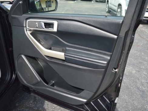 Used 2020 Ford Explorer XLT w/ Equipment Group 202A AWD/4WD image 28