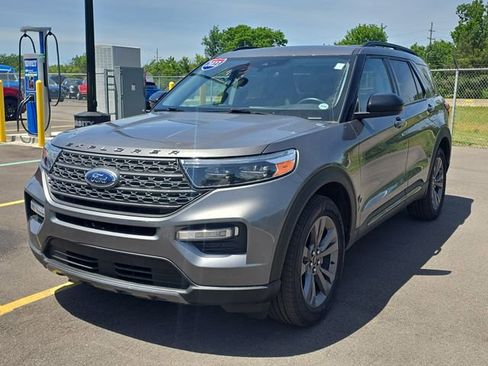 Certified 2023 Ford Explorer XLT w/ Equipment Group 202A AWD/4WD image 2