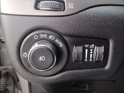 Used 2020 Jeep Cherokee Latitude Plus FWD image 17
