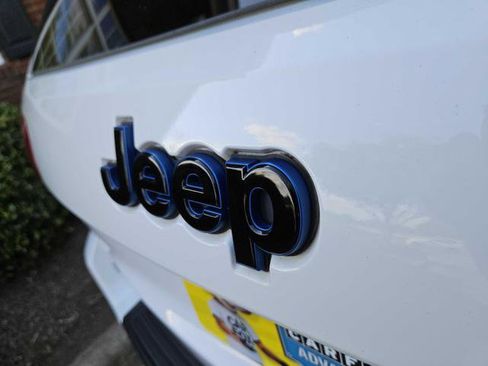 Used 2020 Jeep Grand Cherokee Laredo image 30