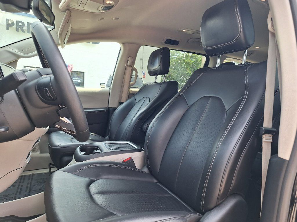 Used 2024 Chrysler Pacifica Touring-L FWD image 23