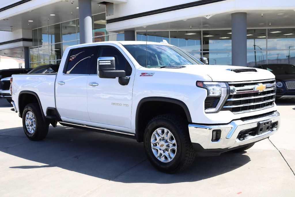 Used 2024 Chevrolet Silverado 3500 LTZ w/ LTZ Convenience Package AWD/4WD image 8