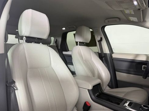Used 2019 Land Rover Discovery Sport SE AWD/4WD image 31