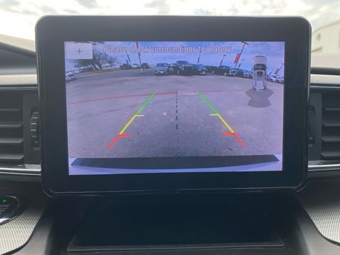 Used 2020 Ford Explorer XLT w/ Equipment Group 202A image 15