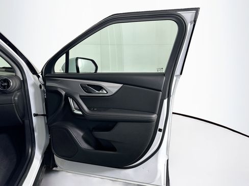 Used 2025 Chevrolet Blazer LT image 31