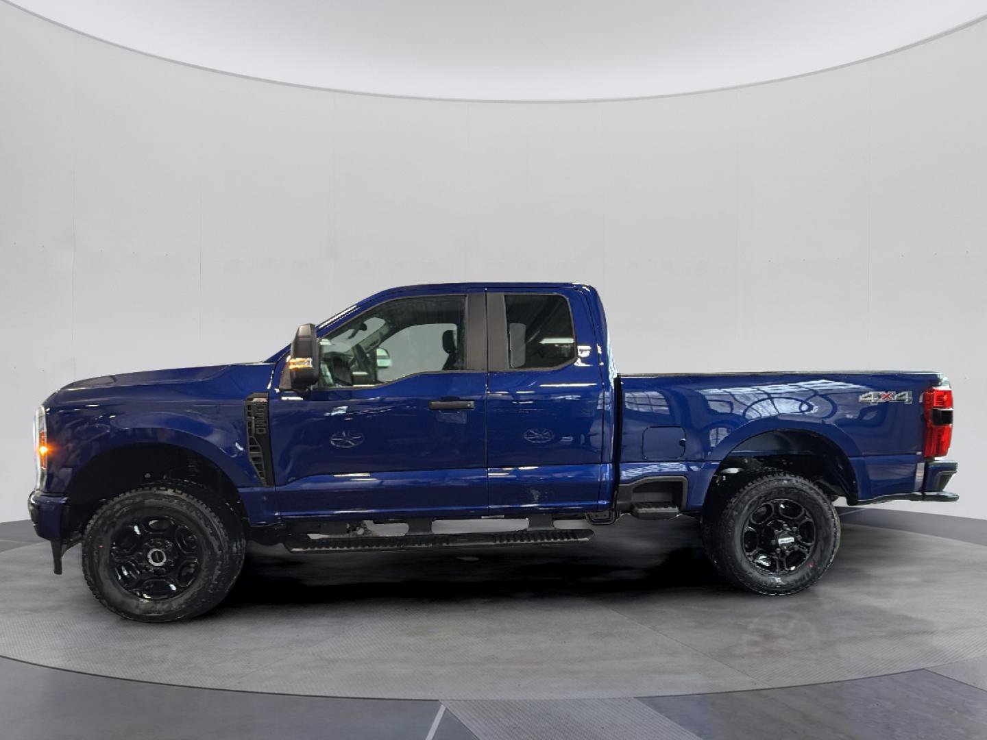 Used 2026 Ford F350 4x4 SuperCab Super Duty image 2