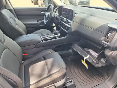 New 2026 Nissan Pathfinder SL FWD image 32