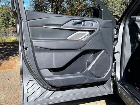 Used 2025 Ford Explorer ST image 17