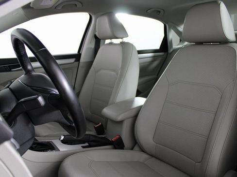 Used 2019 Volkswagen Passat 2.0T Wolfsburg w/ Wheels & Sunroof Package image 16