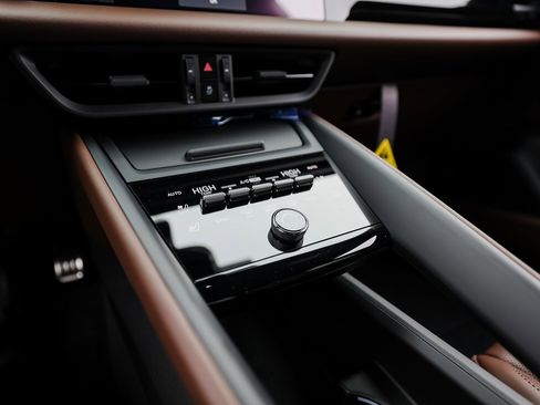 New 2025 Porsche Macan 4S Electric image 20