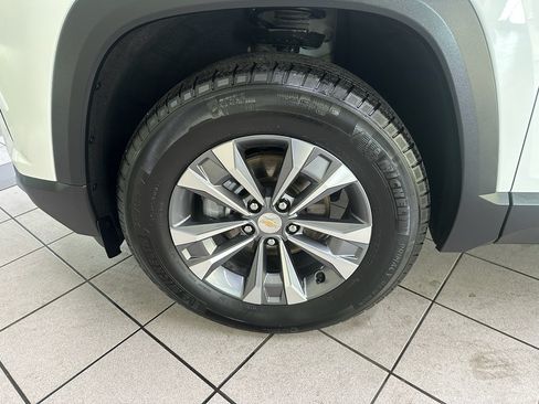 Used 2025 Chevrolet Equinox LT AWD/4WD image 16