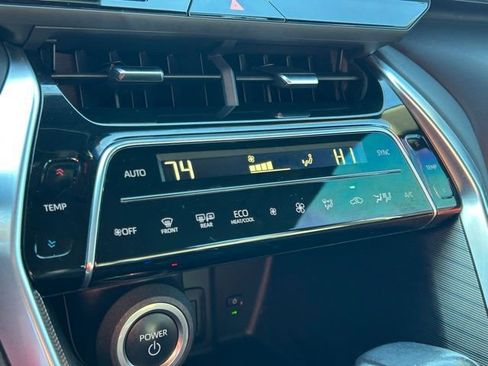 Used 2023 Toyota Venza XLE image 43