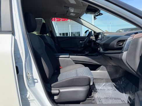 Used 2023 Nissan Rogue SV image 22