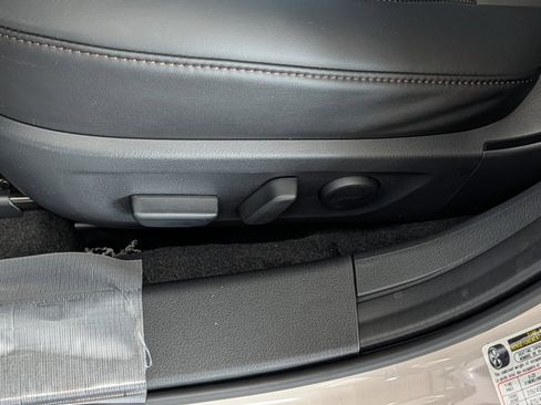 New 2026 MAZDA MAZDA3 Hatchback w/Premium Plus Pkg image 11