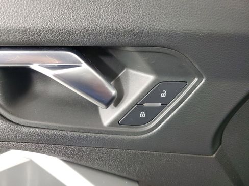 Used 2020 Audi Q3 2.0T Premium w/ Convenience Package image 32