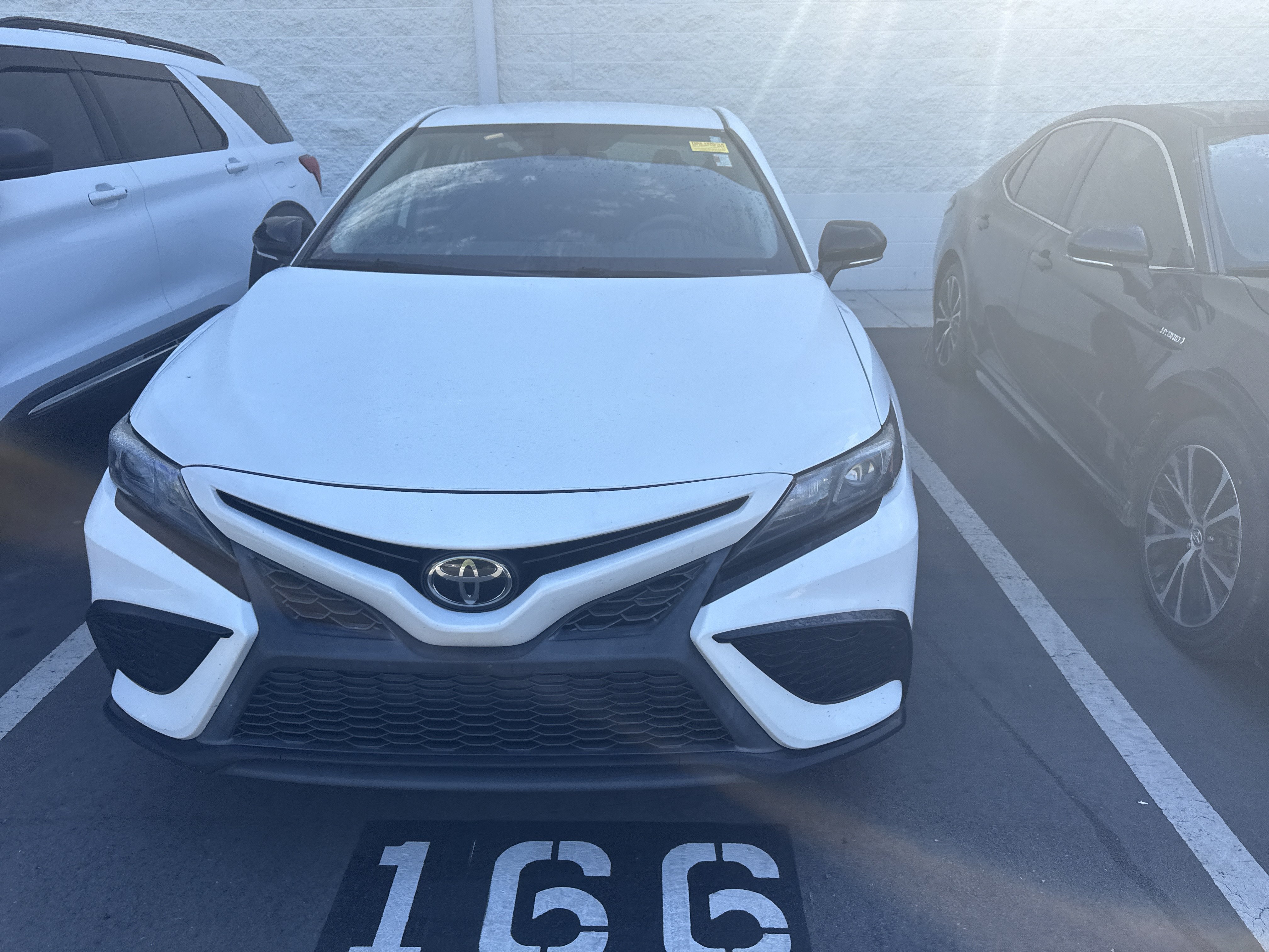 Used 2022 Toyota Camry SE w/ Convenience Package FWD image 2