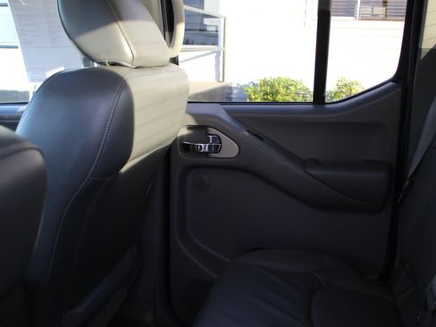 Used 2012 Nissan Frontier PRO-4X image 42