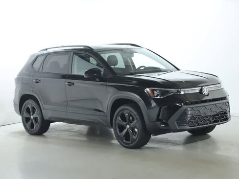 Certified 2025 Volkswagen Taos SE AWD/4WD image 9