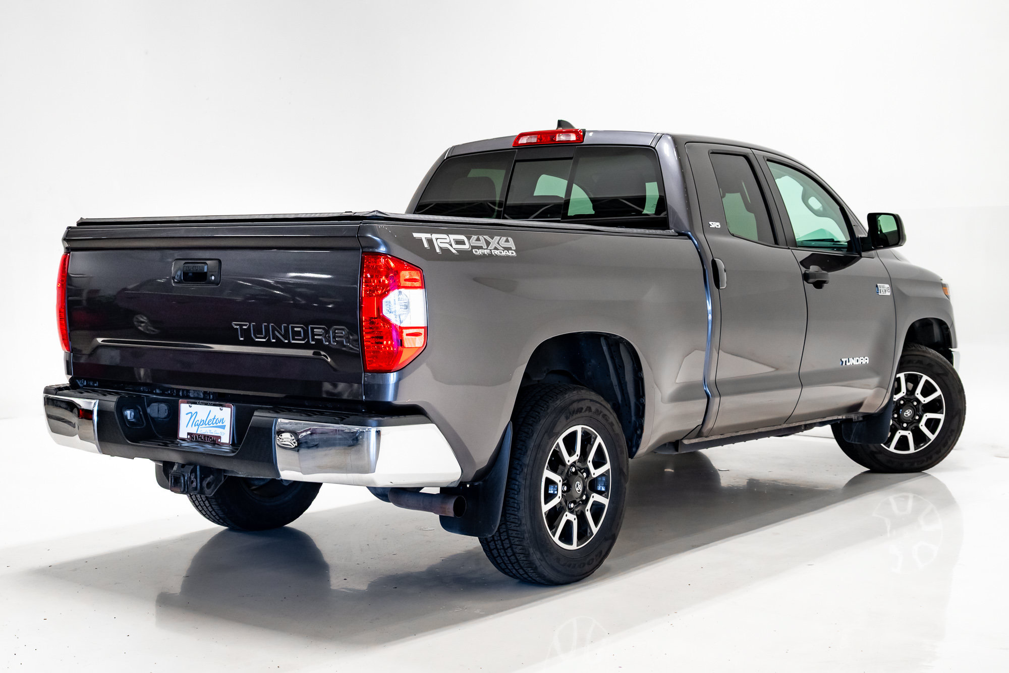 Used 2020 Toyota Tundra SR5 w/ TRD Off-Road Package AWD/4WD image 29