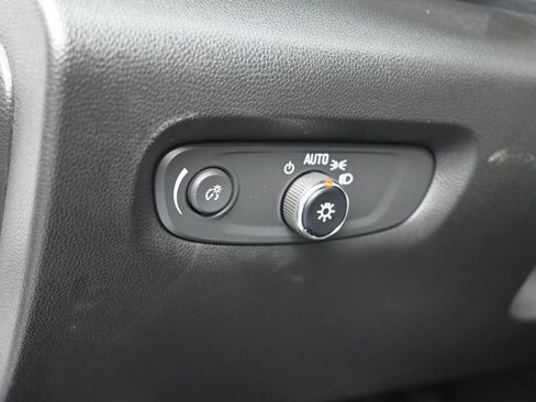 Used 2023 Chevrolet Traverse LT image 14