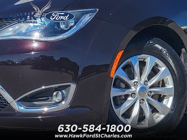 Used 2019 Chrysler Pacifica Touring-L FWD image 3