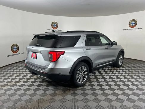 Used 2023 Ford Explorer XLT w/ Equipment Group 202A AWD/4WD image 16
