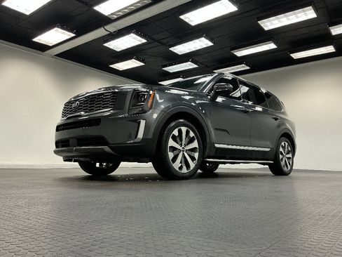 Used 2020 Kia Telluride EX w/ EX Premium Package image 2