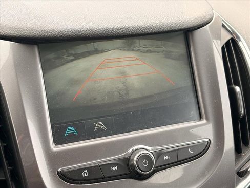 Used 2018 Chevrolet Cruze LT image 23