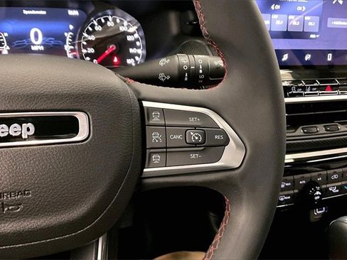 Used 2022 Jeep Compass Trailhawk image 24