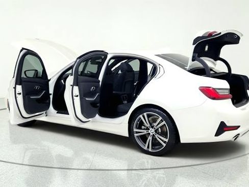 Used 2020 BMW 330i Sedan w/ Convenience Package RWD image 16