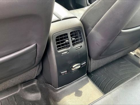 Used 2013 Lincoln MKS AWD image 34
