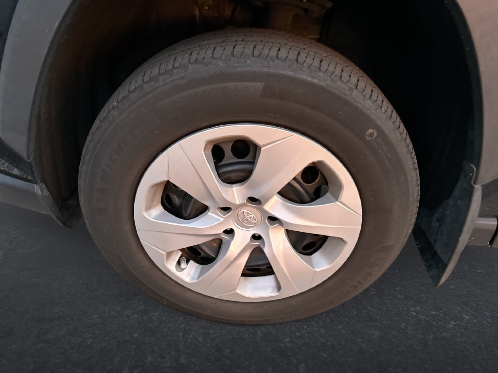 Used 2024 Toyota RAV4 LE FWD image 10