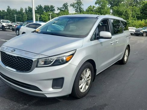Used 2016 Kia Sedona LX w/ Option Group 020 FWD image 6