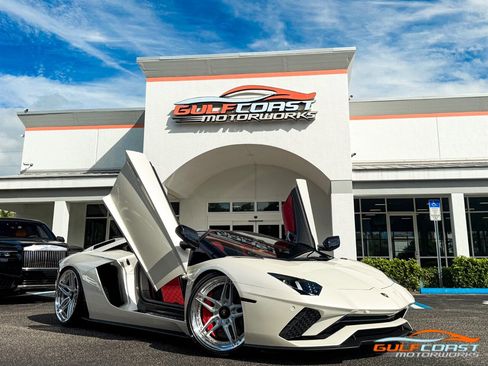 Used 2018 Lamborghini Aventador S image 1