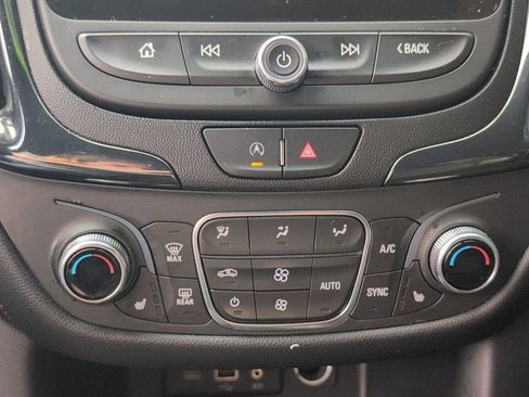 Used 2022 Chevrolet Equinox RS w/ RS Leather Package image 21