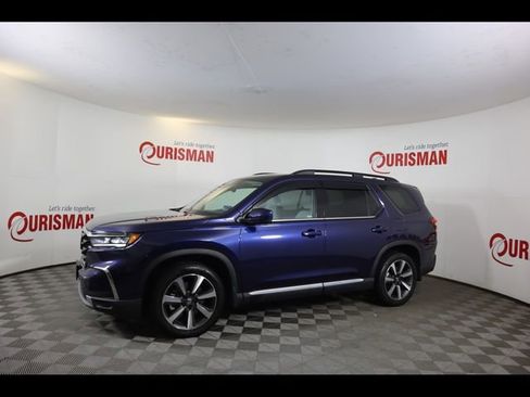 Used 2023 Honda Pilot Touring image 3