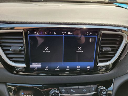 Used 2025 Chrysler Pacifica Select FWD image 19