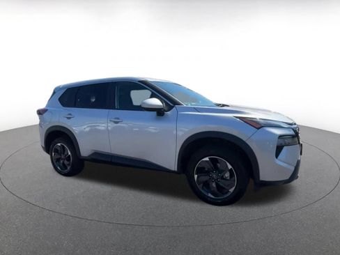 Used 2025 Nissan Rogue SV AWD/4WD image 2