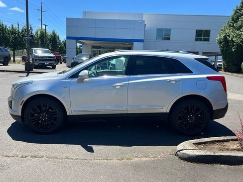 Used 2017 Cadillac XT5 Premium Luxury w/ Advanced Security Package AWD/4WD image 4