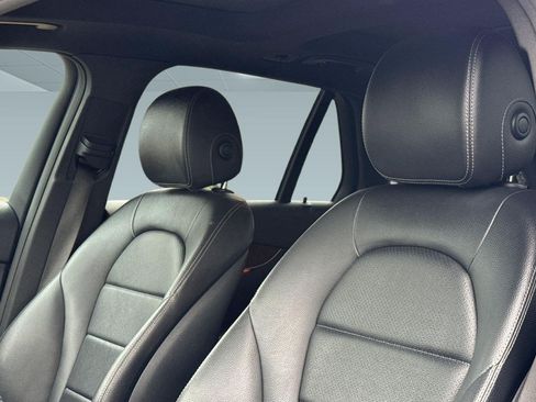 Used 2017 Mercedes-Benz GLC 300 4MATIC image 25