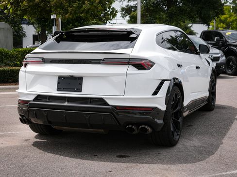 Used 2023 Lamborghini Urus Performante AWD/4WD image 11