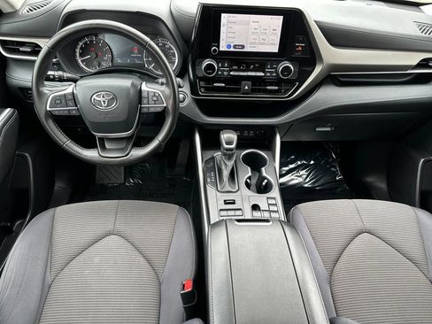 Used 2023 Toyota Highlander LE AWD/4WD image 12