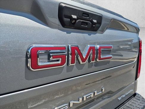 Used 2025 GMC Sierra 1500 Denali w/ Denali Reserve Package AWD/4WD image 12